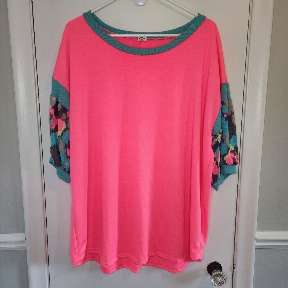 Sew in Love Women's 3X Pink Round Neck Short Sleeve Teal Pattern Sleeves